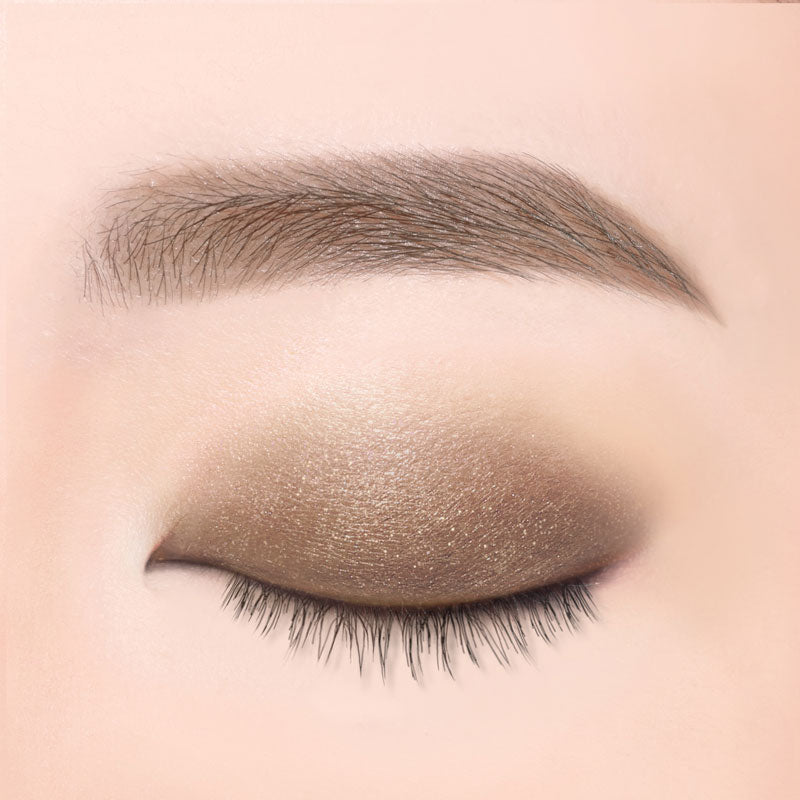 Paul &amp; Joe Beaute Eye Color French Pastry (01) 2 g - Closeup of model with product applied