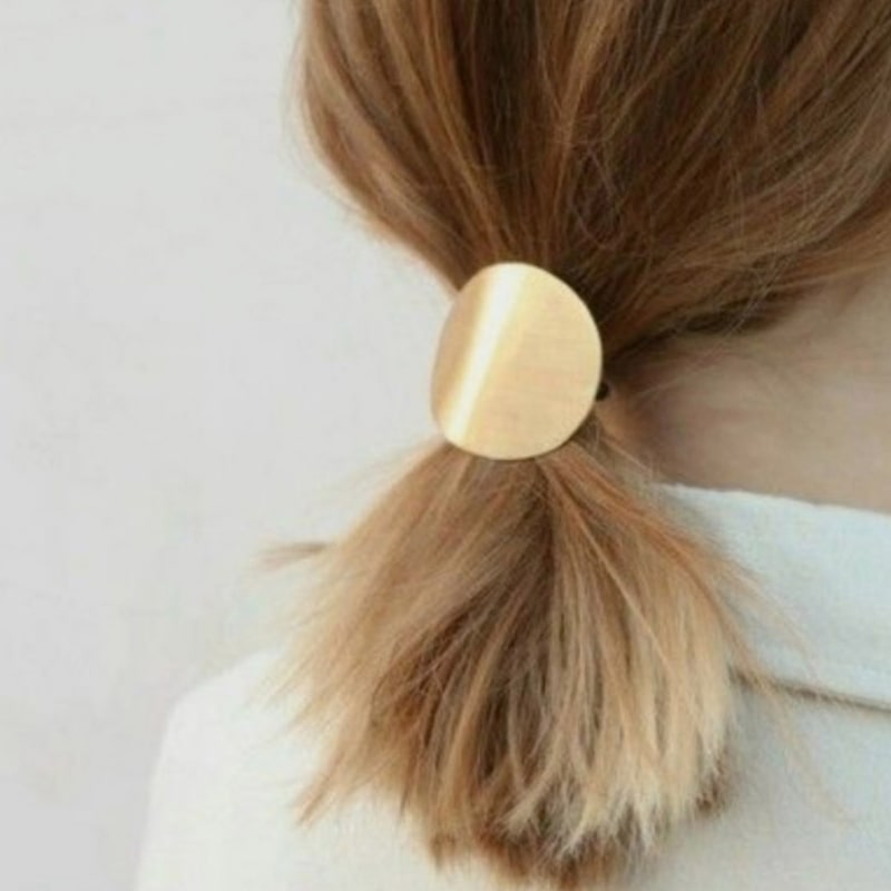 Bachca Elastic with Round Metal Charm in model&#39;s hair