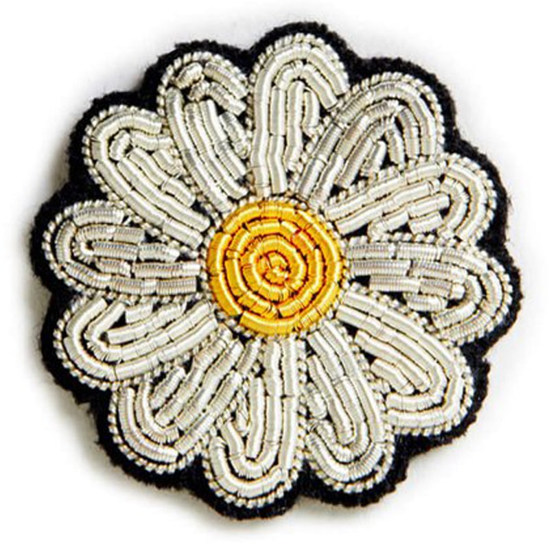 Macon & Lesquoy Hand Embroidered Mini Daisy Pin (1 pc)