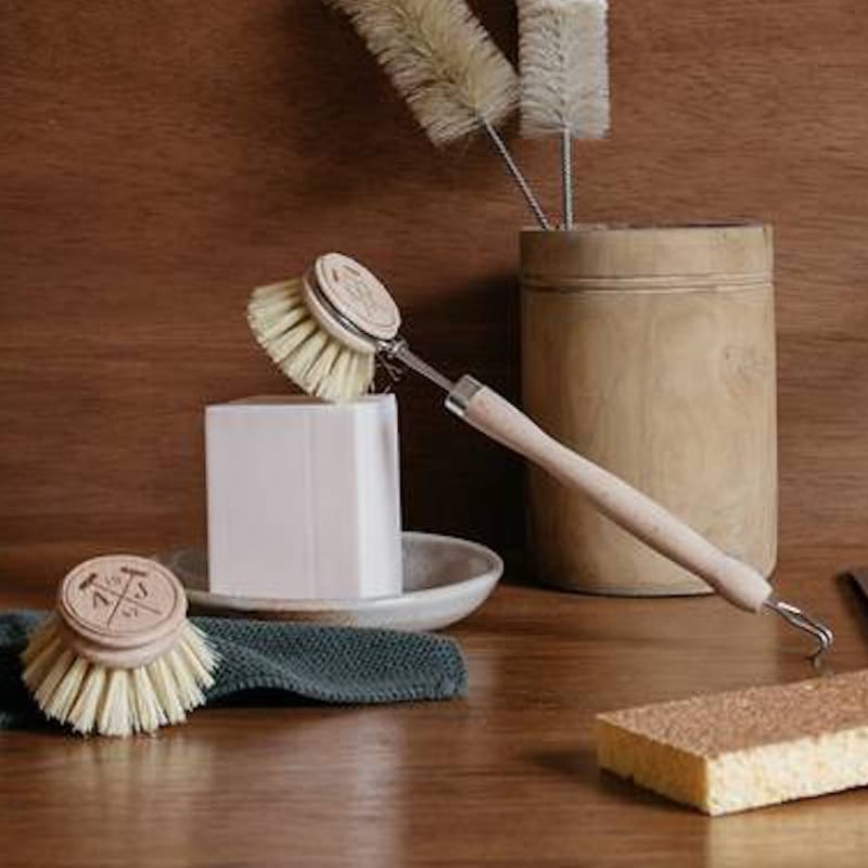 Andree Jardin Dish Washing Set – Sage & Basil showing some brushes 