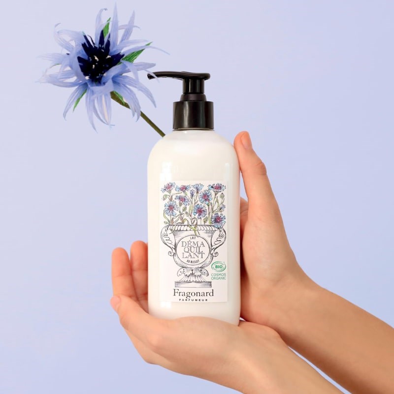 Fragonard Parfumeur Cleansing Milk - Cornflower - BeautyhabitFragonard Parfumeur Cleansing Milk - Cornflower - Product shown in models hands