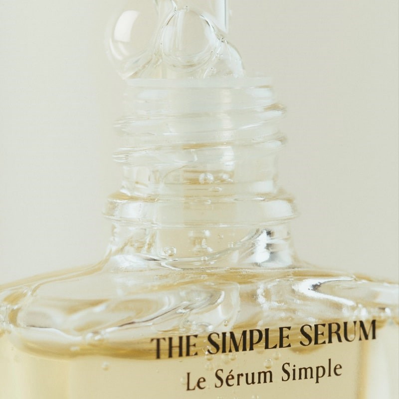 The Wilds The Simple Serum - Closeup of product