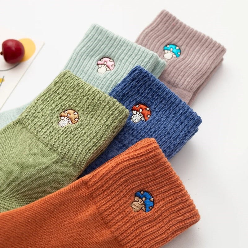 Tites Chaussettes Mushroom socks - socks laying on top of each other
