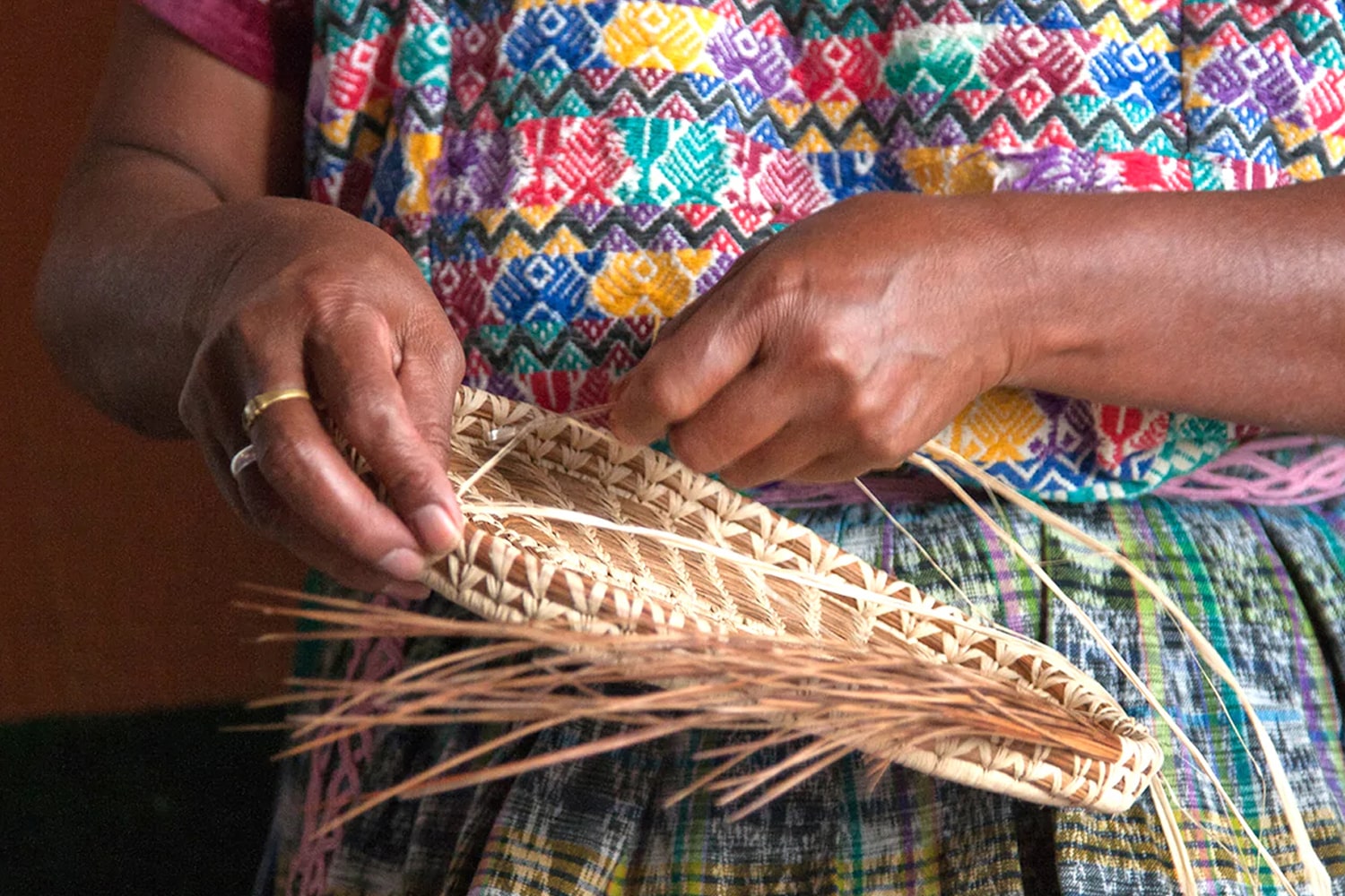 Artist making by hand a Mayan Hands Basket