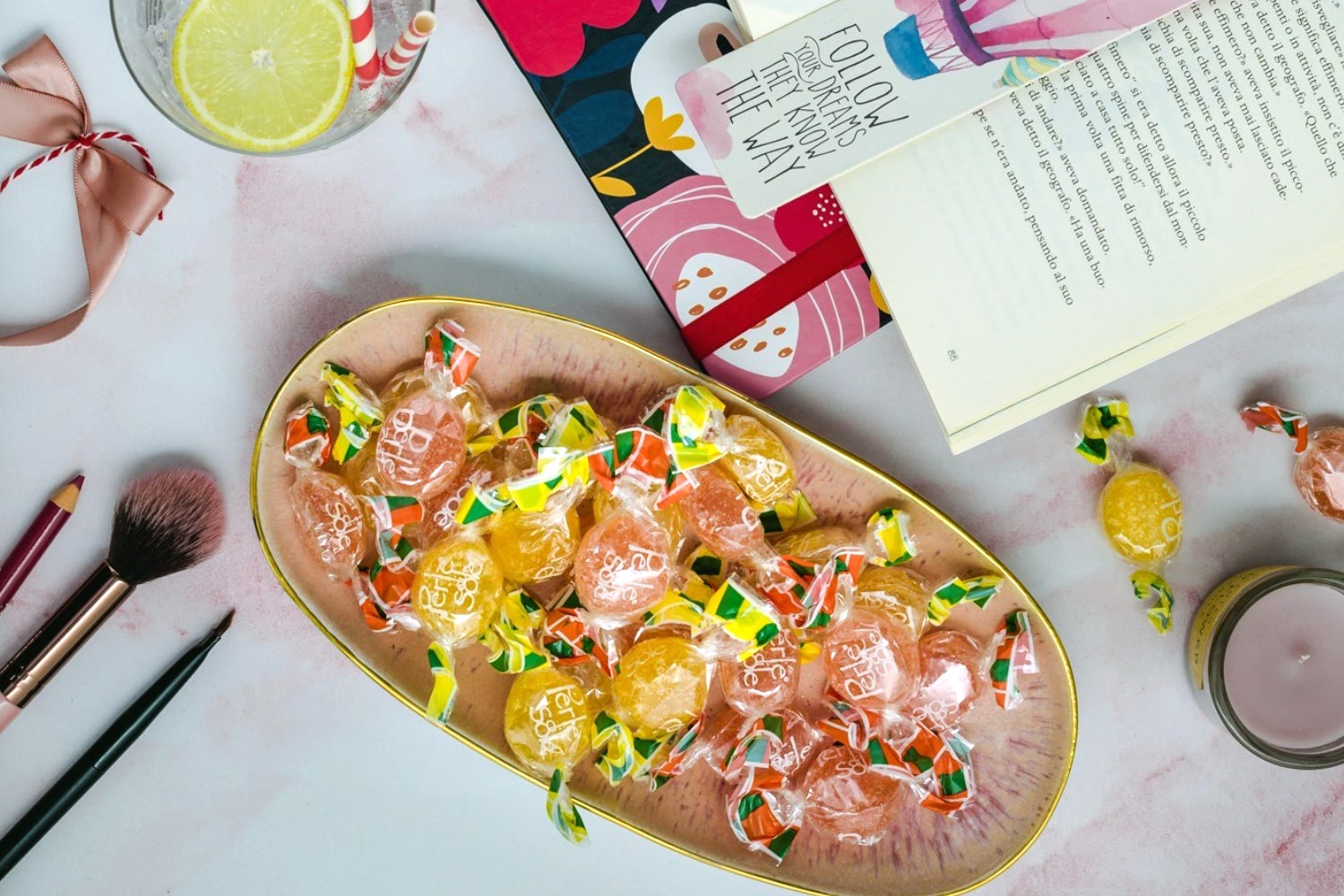 Lifestyle shot top view, of Perle di Sole hard candies in a dish