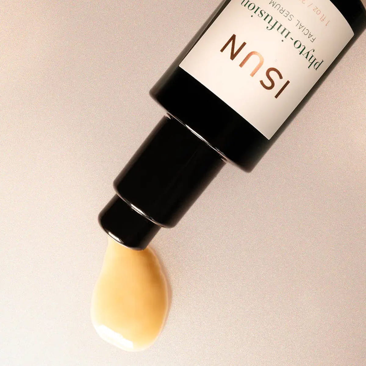Close up of ISUN Phyto-Infusion Facial Serum (30 ml) showing product swatch