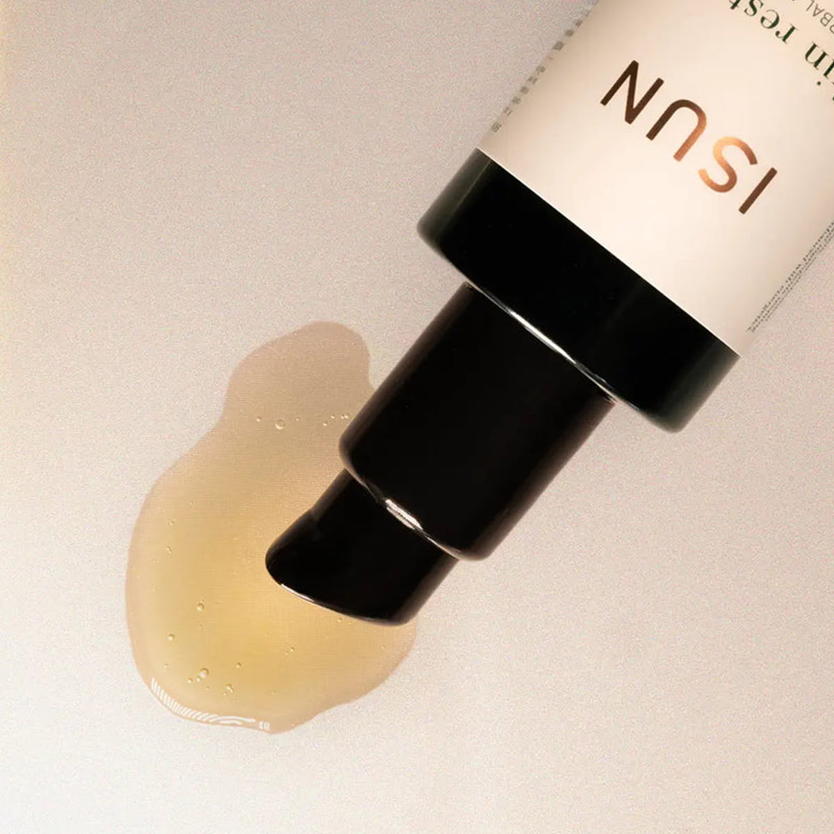 Close up of  ISUN Skin Restore Herbal Body Oil (100 ml) showing product swatch