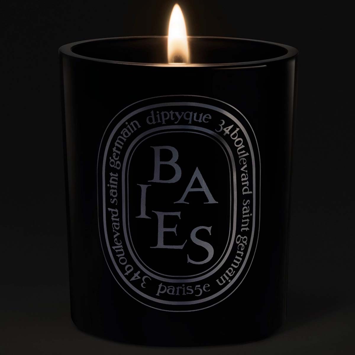 Diptyque Baies "Noire" Candle (300 g) - product shown on dark background lit.