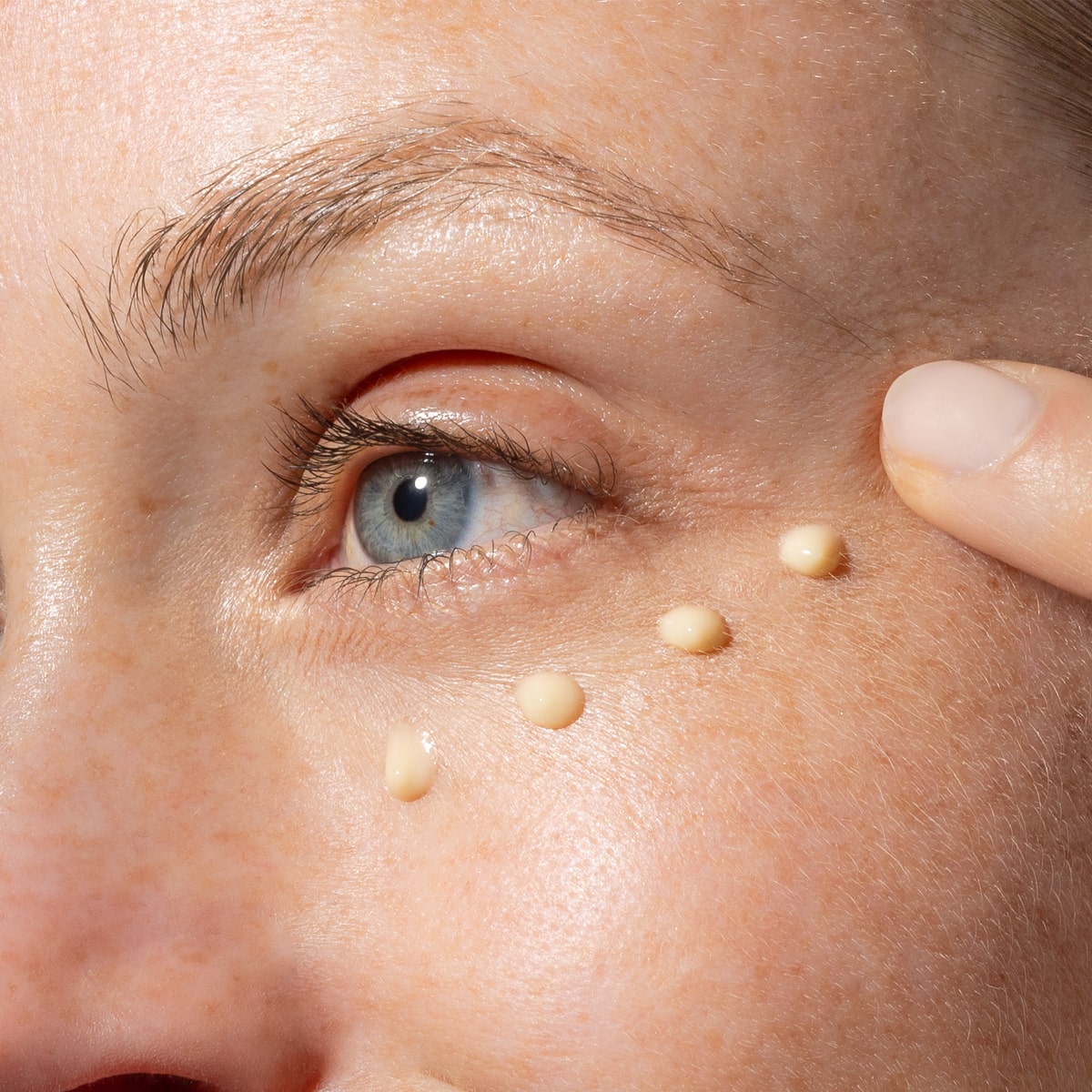 Cosmetics 27 Eyes 27 Bio-Restructuring Repairing Eye Cream (15 ml) - product shown on models eyes. 