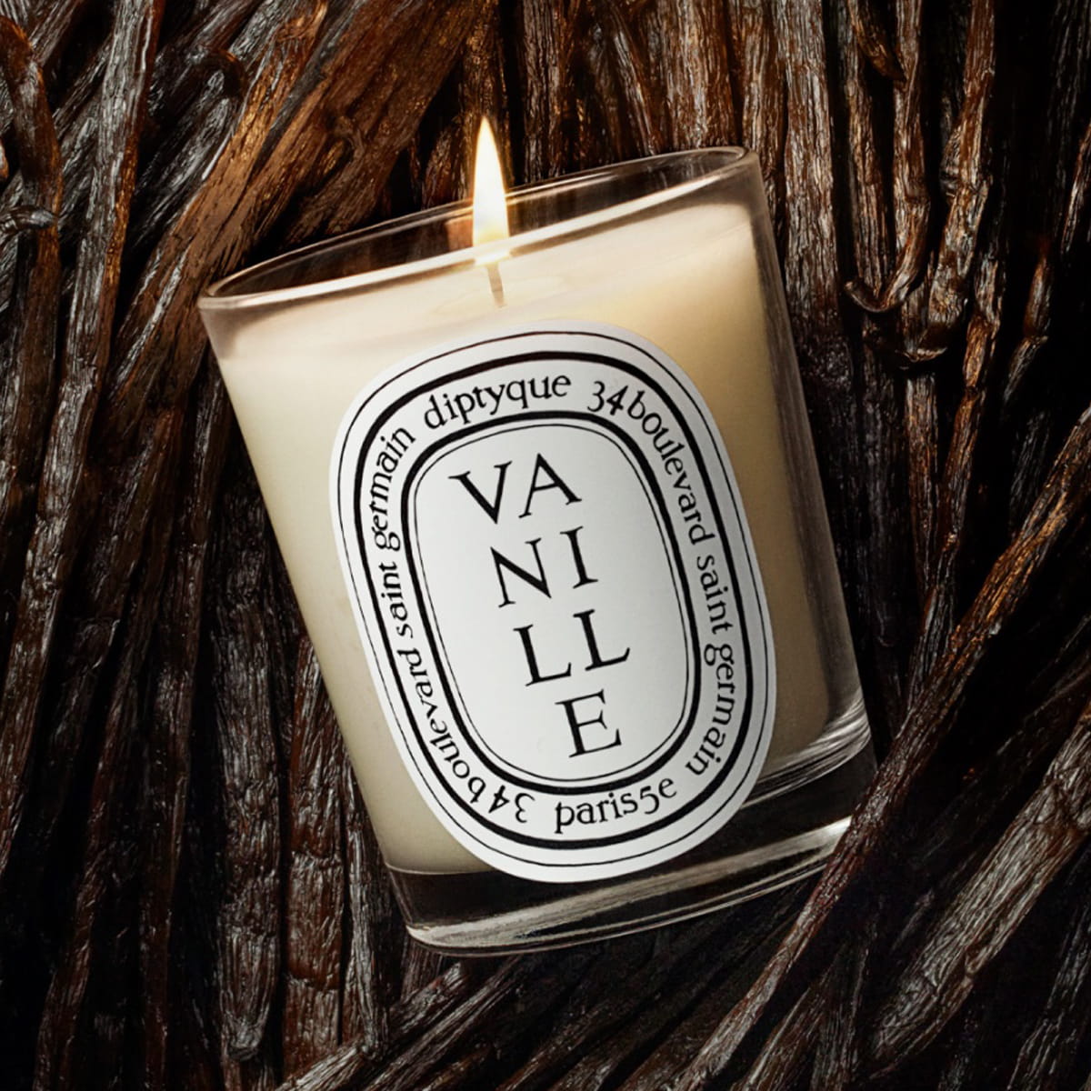 Diptyque Vanille Candle (190 g) - product shown on top of vanilla