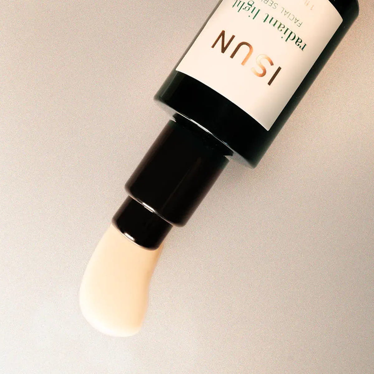Close up of ISUN Radiant Light Facial Serum (30 ml) showing product swatch