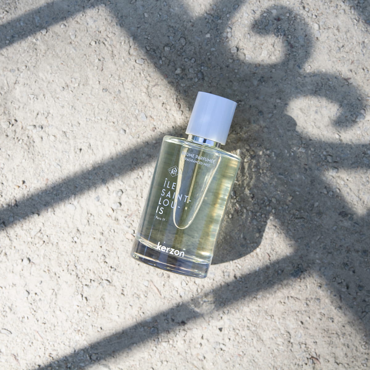 Kerzon Fragranced Mist - Ile Saint-Louis (100 ml) - product shown on cement. 