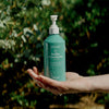 Kerzon Natural Liquid Soap - Feuille d'Eucalyptus (500 ml) - product shown being held by a wet and soapy hand. 