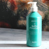 Kerzon Natural Liquid Soap - Feuille d'Eucalyptus (500 ml) - product shown on flower background.