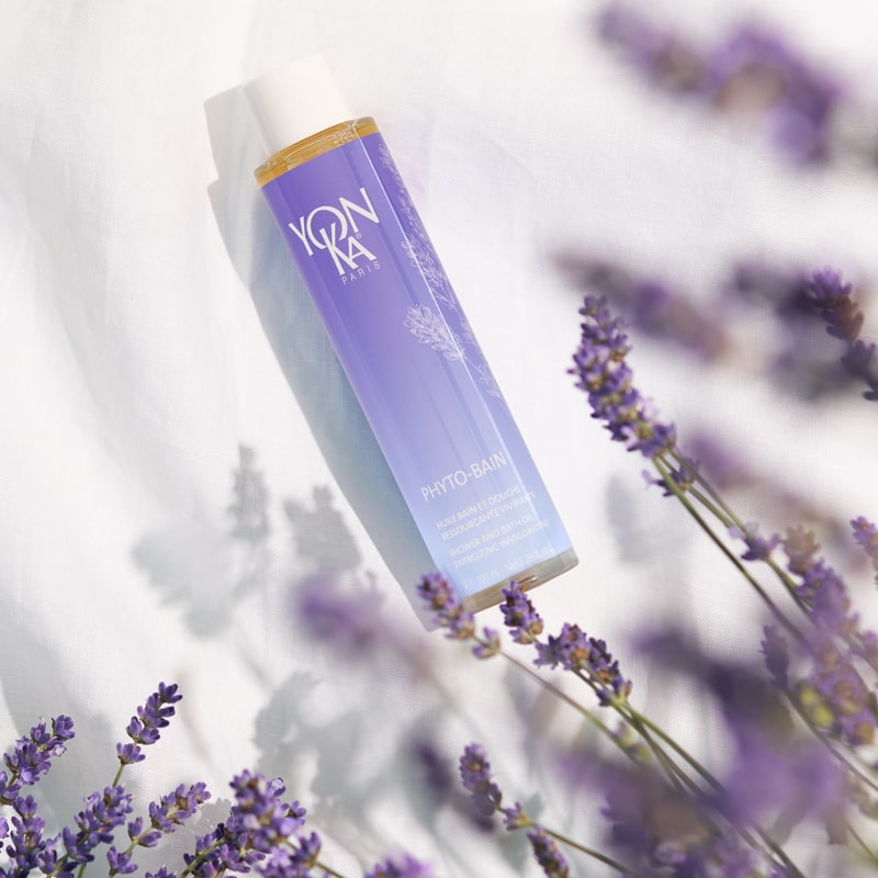 Top view of Yon-Ka Paris Phyto-Bain - Detox Lavender (100 ml) with lavender in the foreground
