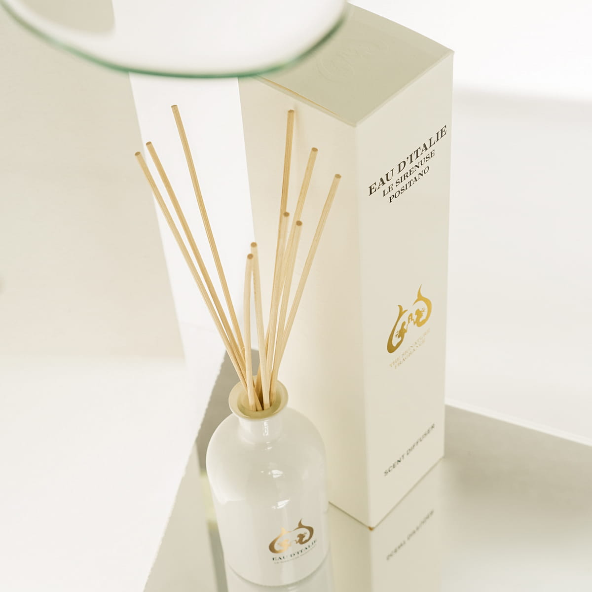 Eau d’Italie Signature Diffuser (240 ml) - product shown from the top.