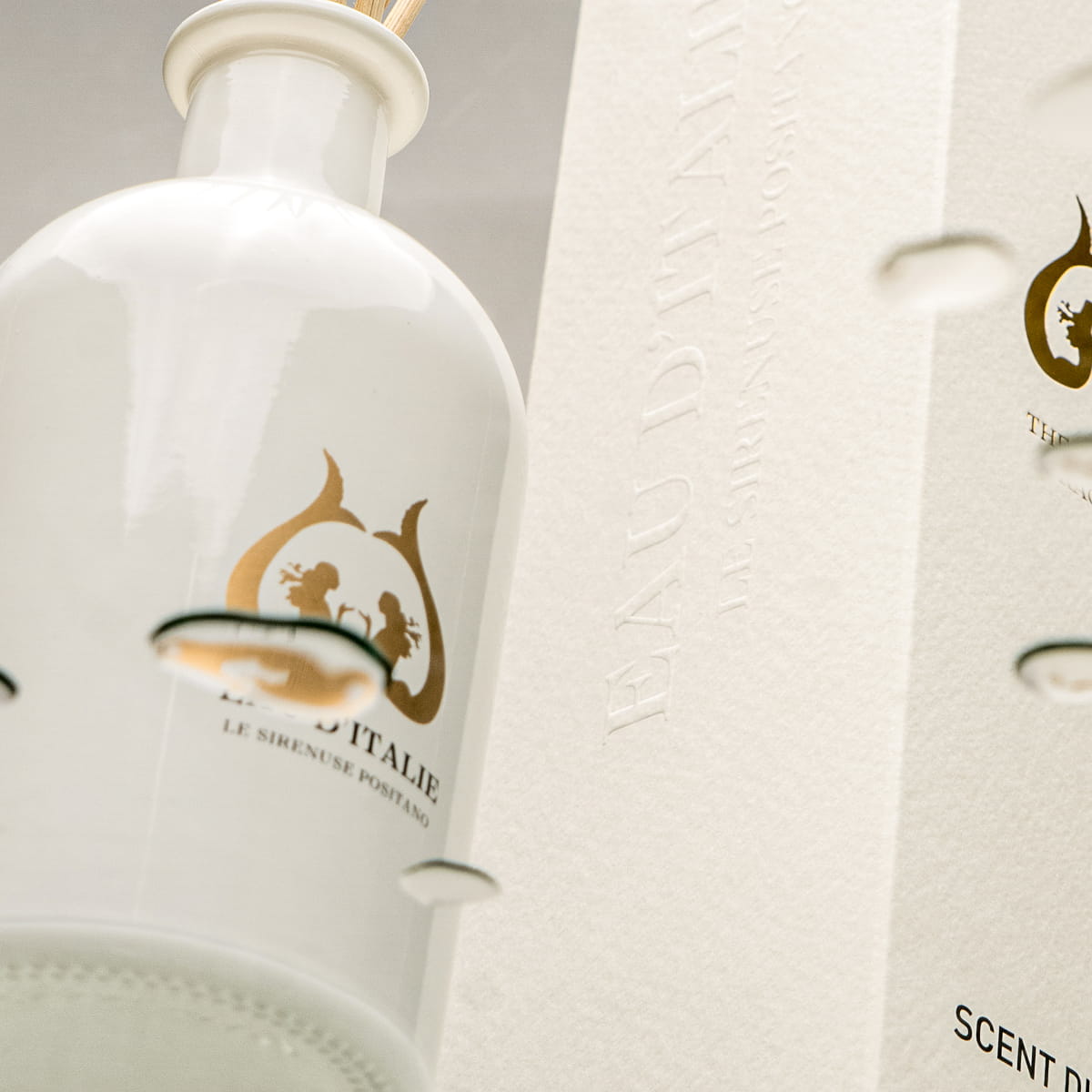 Eau d’Italie Signature Diffuser (240 ml) - product shown up close.