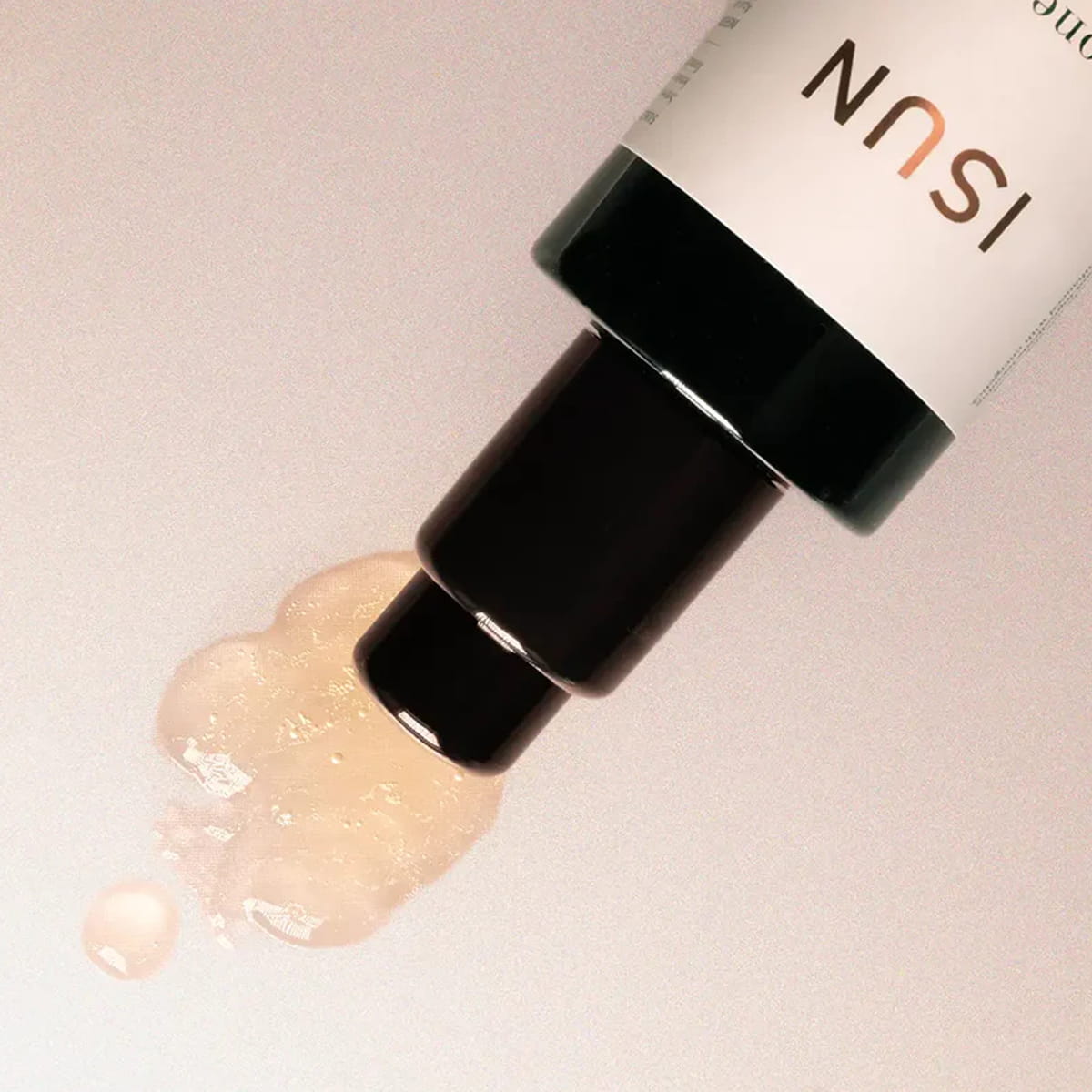 Close up of ISUN Sunstone Cleanse Facial Cleaner (100 ml) bottle showing product swatch