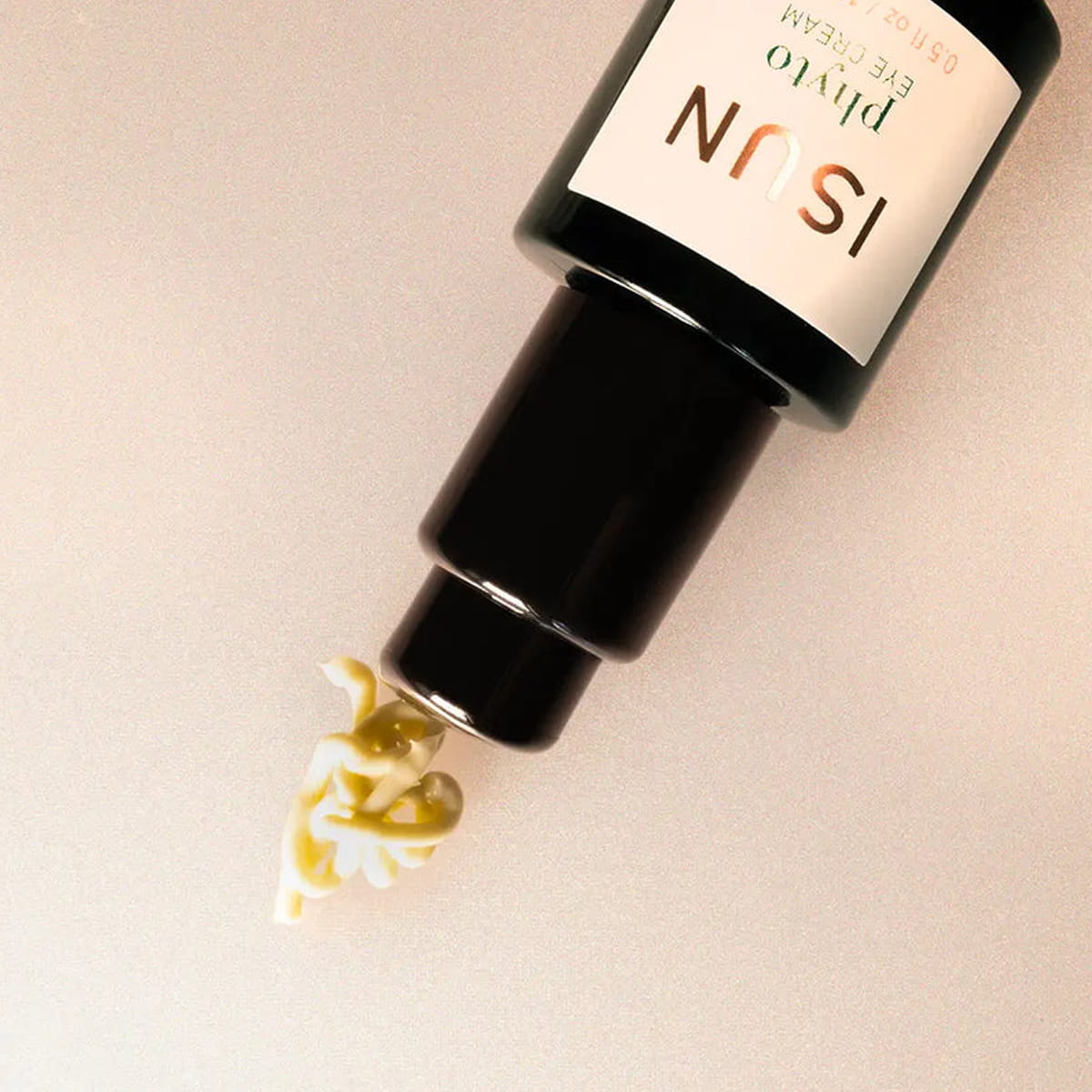 Close up of ISUN Phyto Eye Cream (15 ml) showing product swatch