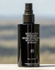 Lifestyle shot of de Mamiel Multi-Active Hydramist (100 ml) shown on table outside