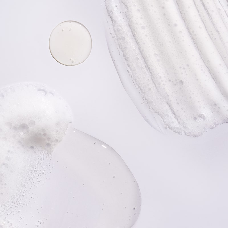 Oribe Serene Scalp Oil Control Shampoo - Product droplet