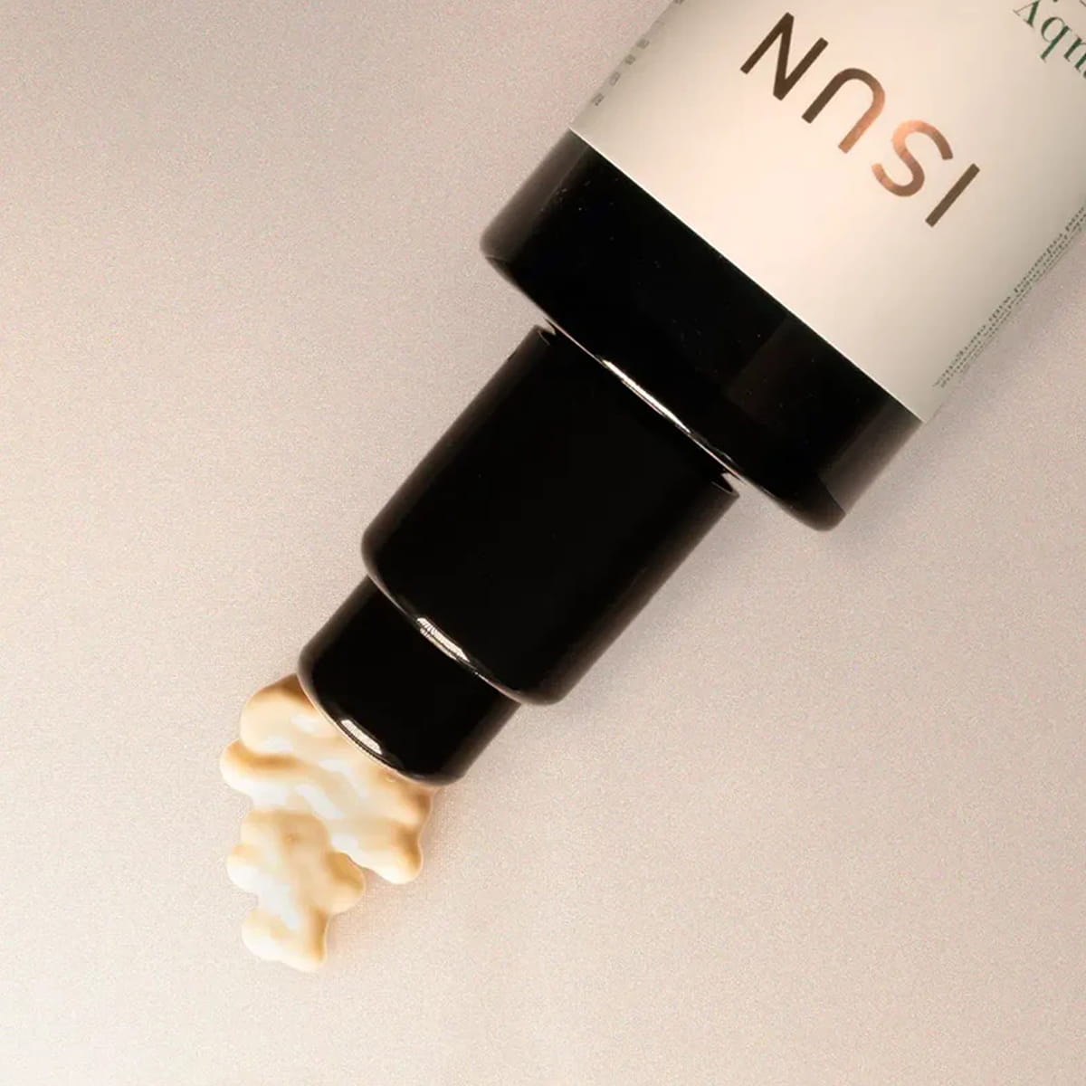Close up of ISUN Ruby Cleanse Facial Cleanser (100 ml) showing product swatch