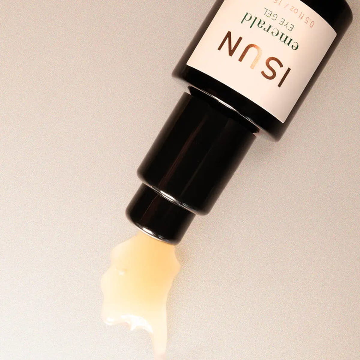Close up of ISUN Emerald Eye Gel (15 ml) showing product swatch