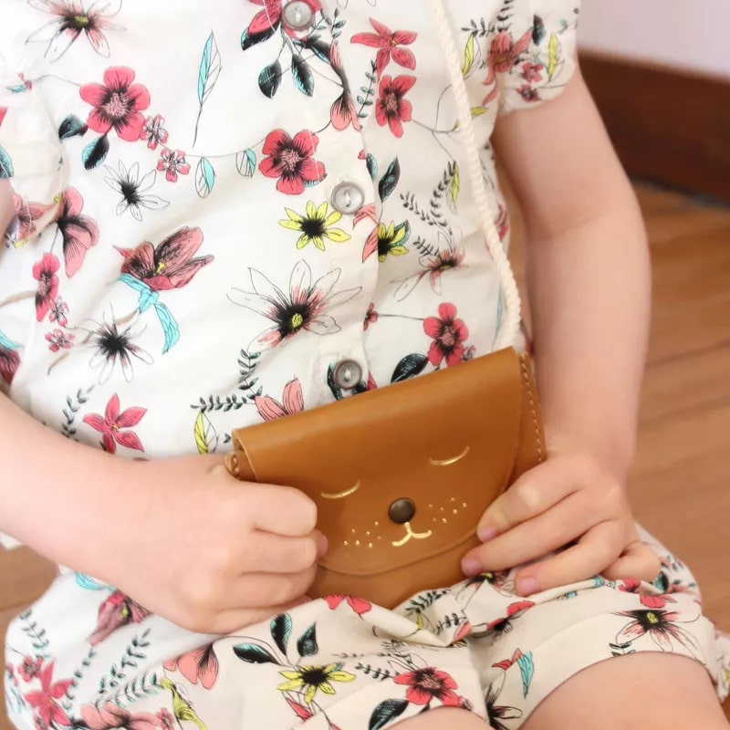 Barnabe Aime Le Cafe Little Girl Leather Cat Bag – Caramel - Product shown in models hand