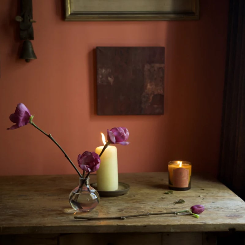 Bernard Parfum Antheia Candle - Product displayed on wood table lifestyle photo