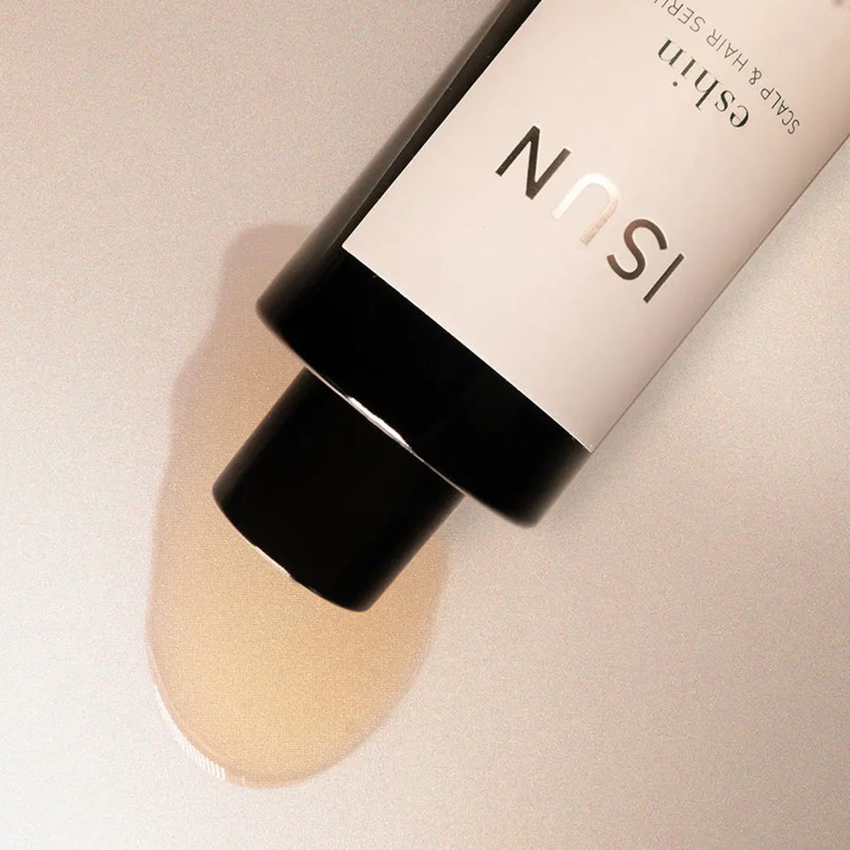 Close up of ISUN Eshin Scalp &amp; Hair Serum (100 ml) showing product swatch