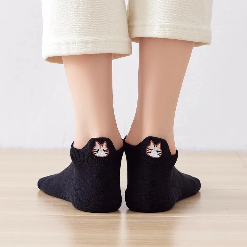 Tites Chaussettes Lot Chaussettes Languette Chat - Cat Whisker Socks - Model shown wearing black socks