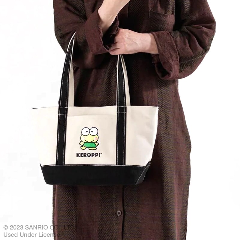 Baggu Small Heavyweight Canvas Tote - Keroppi- Model shown holding bag on arm 