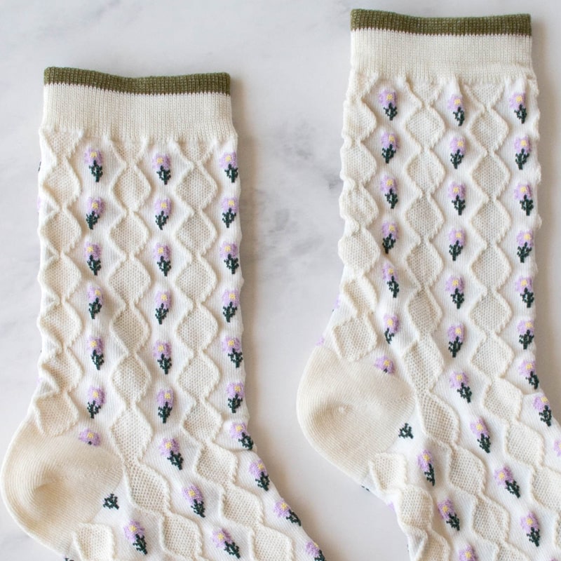 Tiepology Little Daisy Diamond Shape Socks - Ivory - Closeup of product