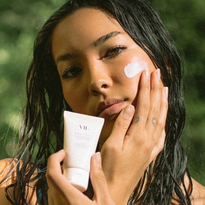 Linne PROTECT Daily Mineral Sunscreen - Model shown applying product to face