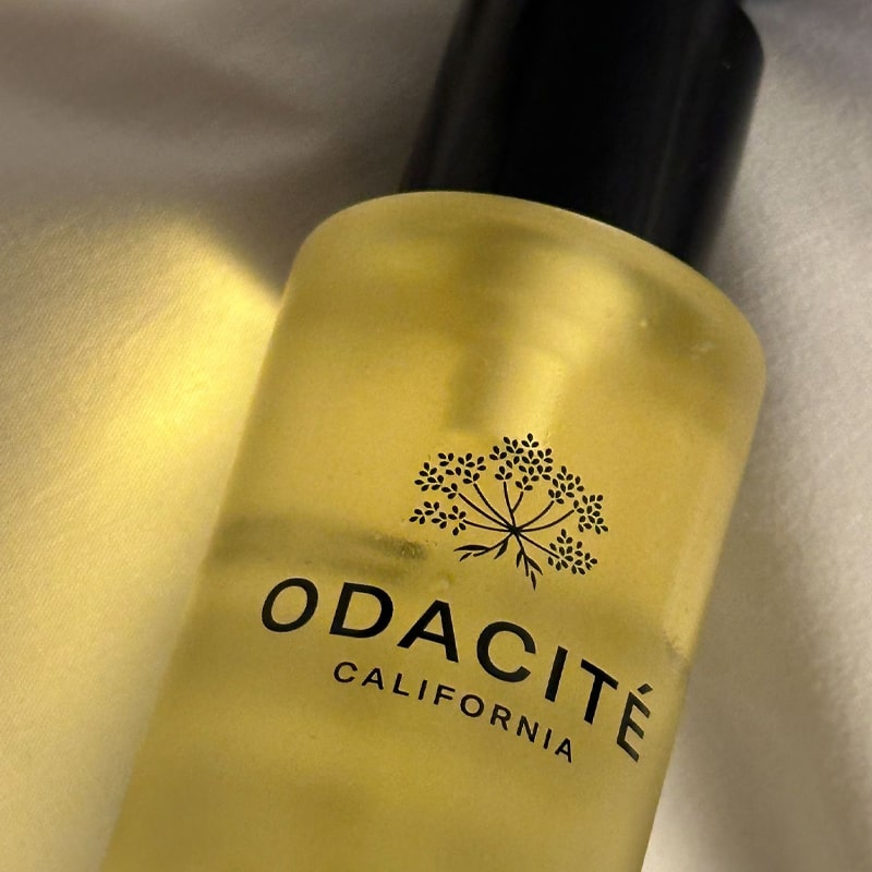 Odacite C-Glow Hydra-Firm Body Oil - Closeup of product