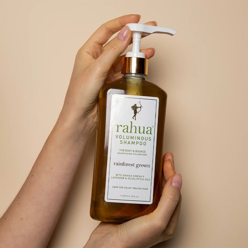 Rahua Voluminous Shampoo (475 ml Lush Pump) - Product shown in models hand