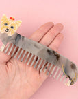 Coucou Suzette Yorkshire Comb - Product shown laying models hand