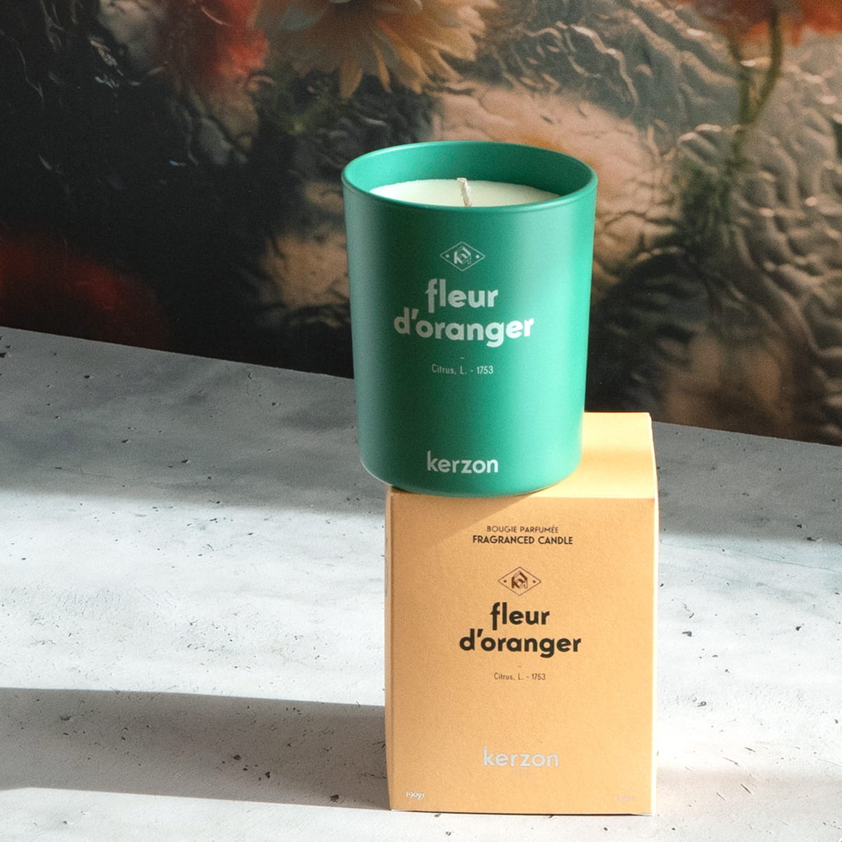 Kerzon Fragranced Candle - Fleur d'Oranger (190 g) - product shown on top of its packaging. 