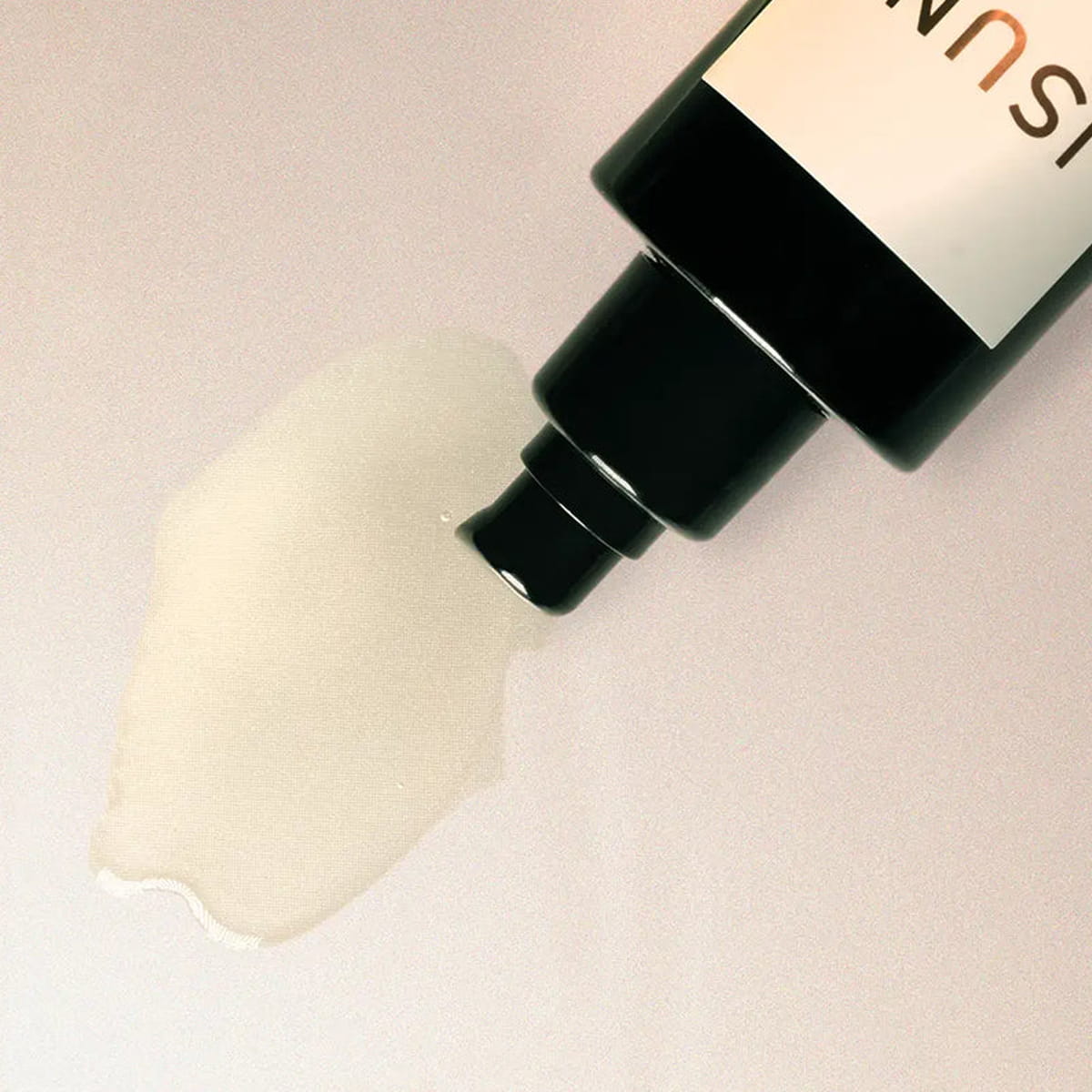 Close up of Rose Quartz Uplifting Body Oil (100 ml) showing product swatch