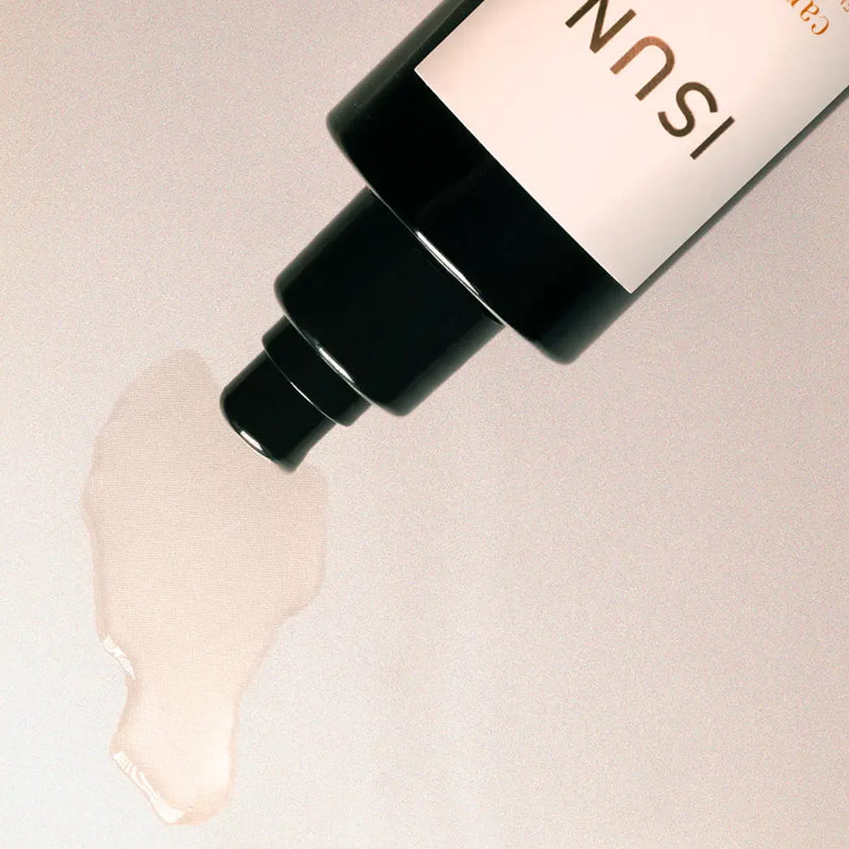 Close up of ISUN Carnelian Energizing Body Oil (100 ml) showing product swatch