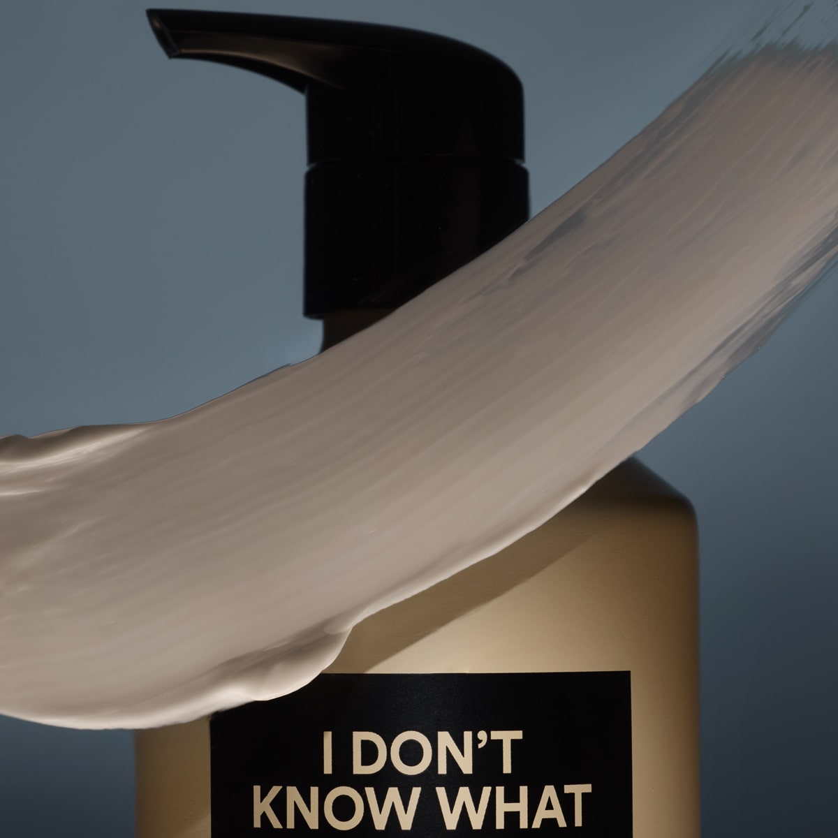 D.S. & Durga I Don't Know What Body Lotion (350 ml) - swatch with product in background