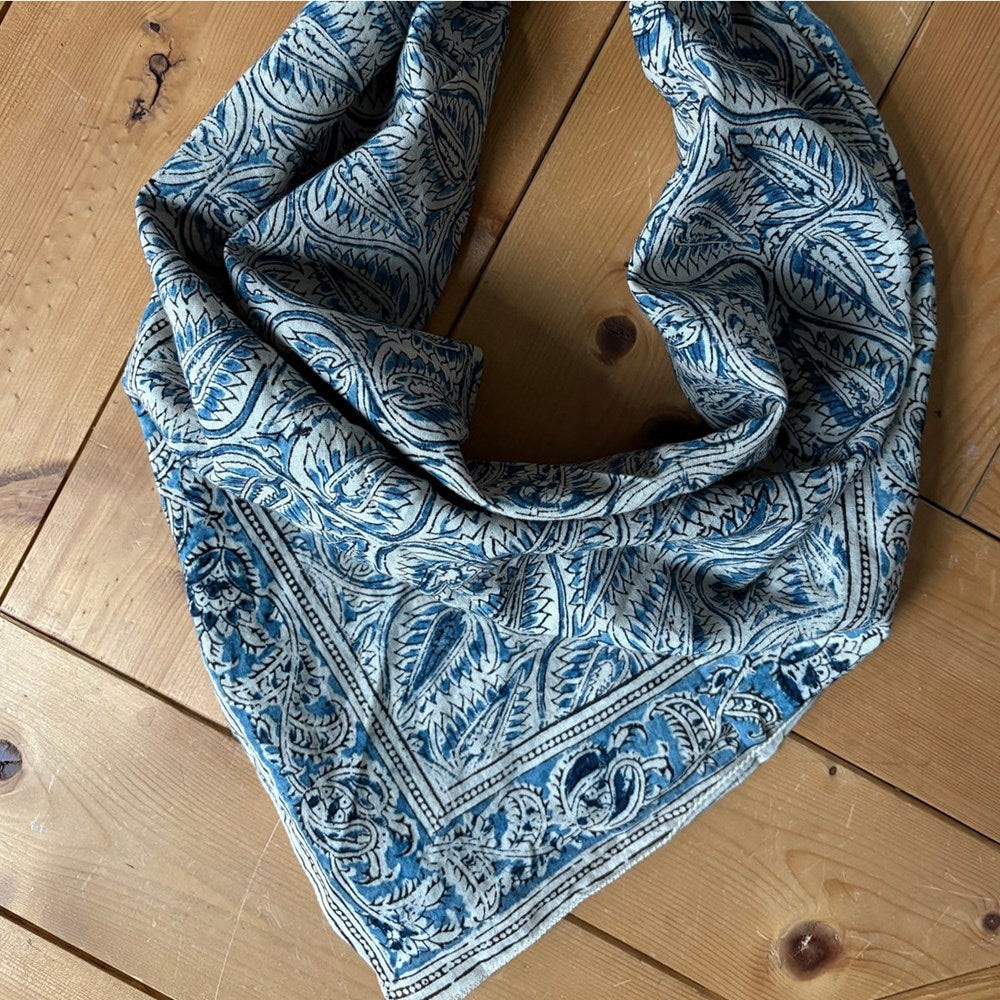 Peaceware Blue Acanthus Bandana (1 pc)