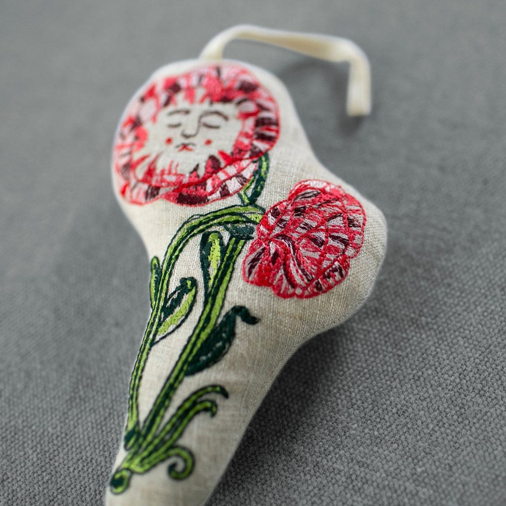 Close up of Skippy Cotton Little Poppies Token (1 pc)