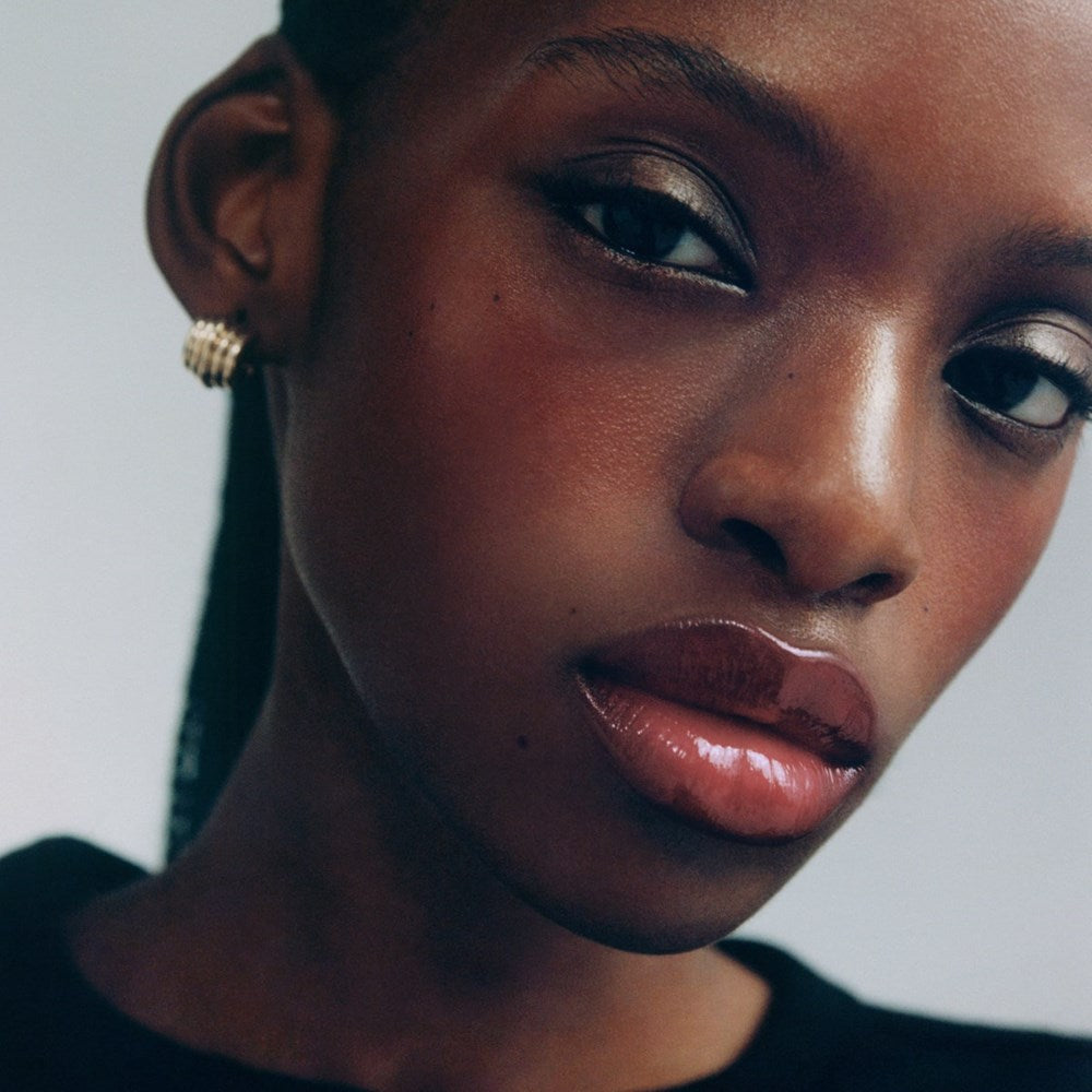 MANASI 7 Tinted Beauty Potion - Hoya (6 ml) - product shown on model.