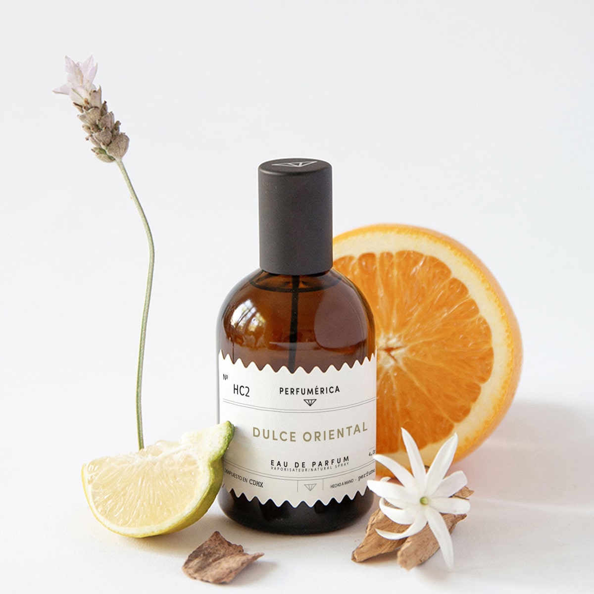 Perfumerica Dulce Oriental Eau de Parfum (120 ml) -product shown with citrus. 