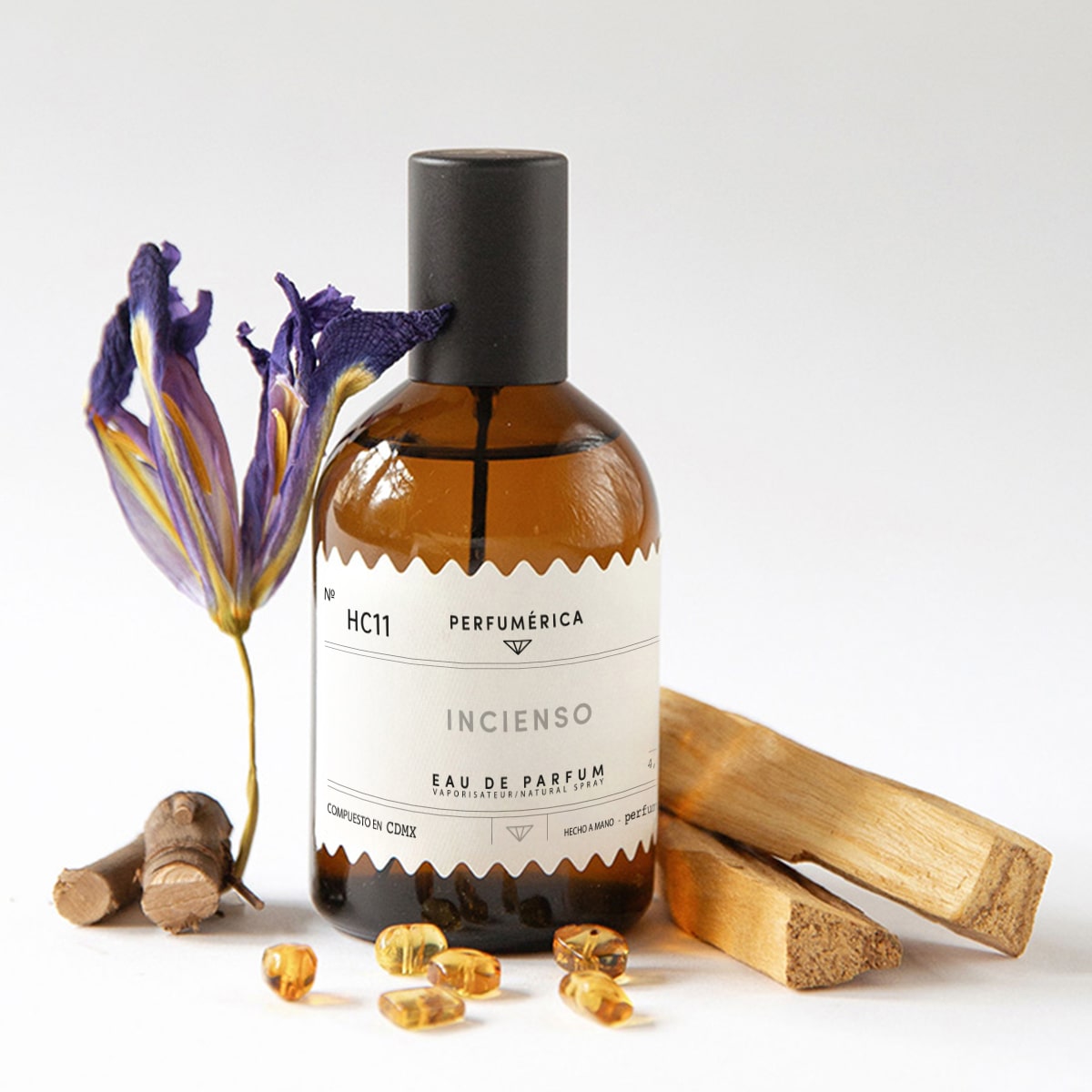 Perfumerica Incienso Eau de Parfum (120 ml) - product shown with flowers and wood. 