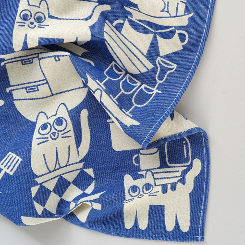 Close up of Wrap Kitchen Cats Cotton Tea Towel (1 pc)