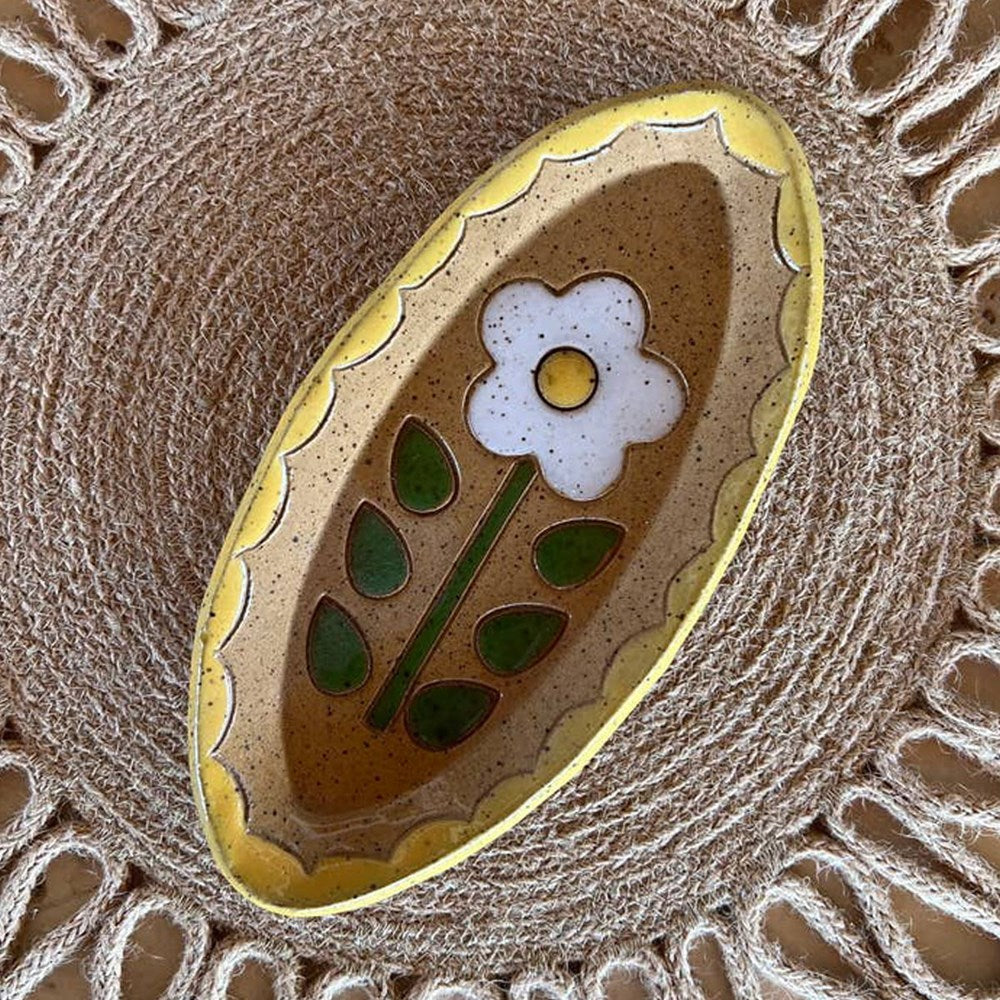 Tough Kitty Designs Happy Daisy Oval Dish (1 pc) - product shown on straw mat.