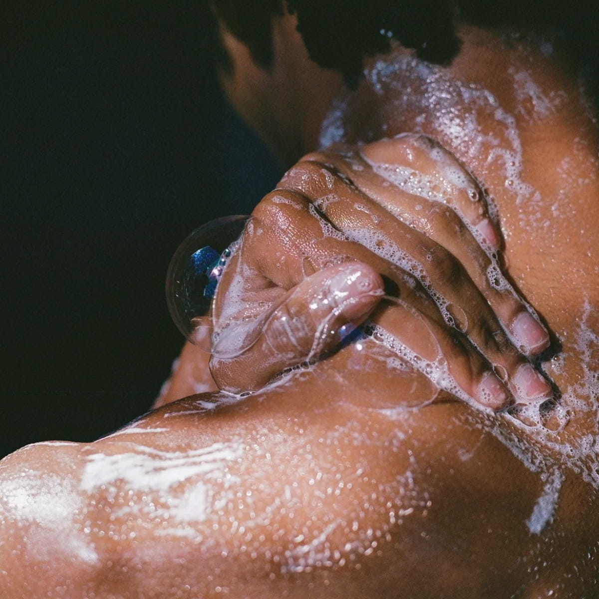 Close up of model using Flamingo Estate Peppermint Juniper Berry Body Wash (355 ml)