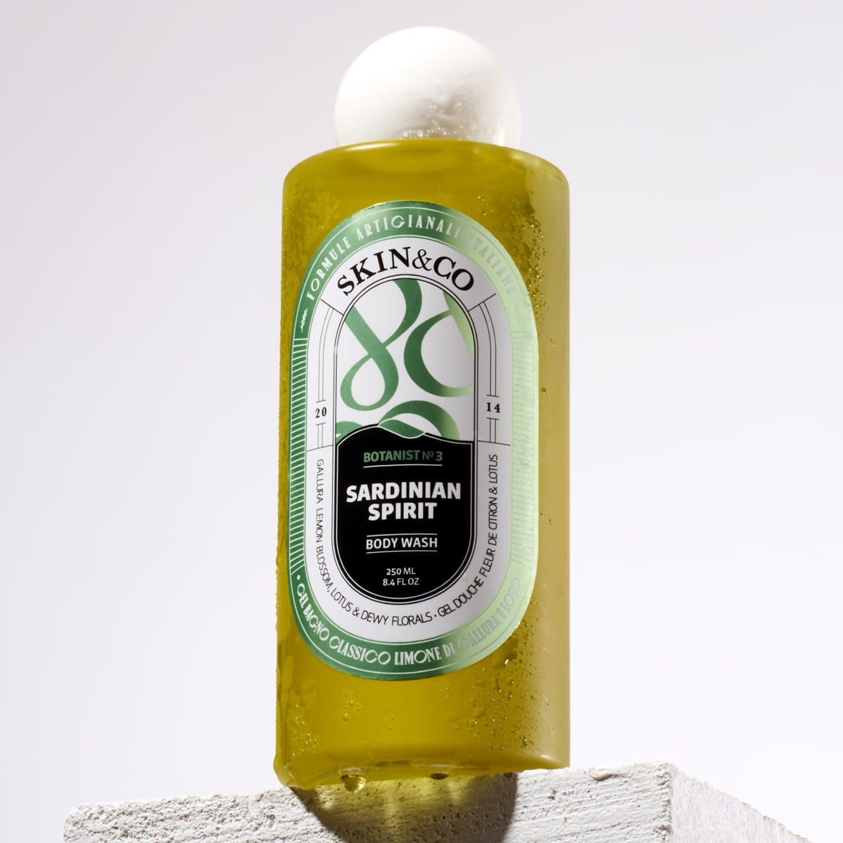 Lifestyle shot of Skin & Co Sardinian Spirit Body Wash (250 ml)